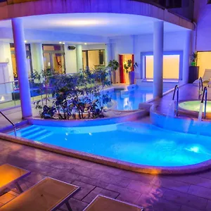 https://alda-amelia.emilia-romagnahotels.net